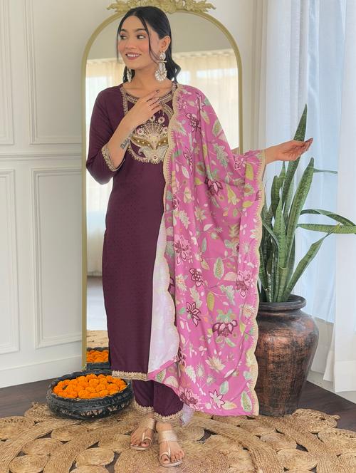 women three quarter sleeve kurta pant with dupatta set - 21987358 - Very Small Image - 1