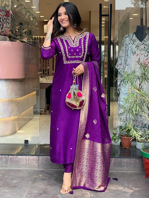 women embellished kurta and pant with dupatta - 21995249 - Very Small Image - 1