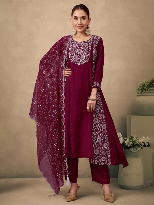 women floral three quarter sleeve kurta pant with dupatta set - 21998541 - Very Small Image - 1