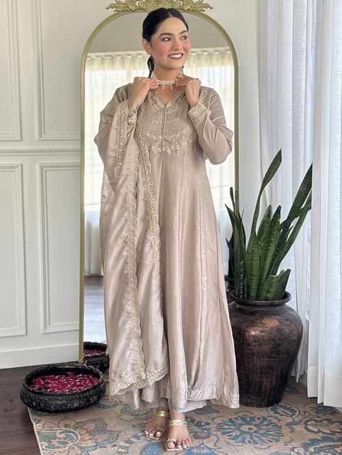women embroidered long sleeve kurta pant with dupatta set - 22004589 - Very Small Image - 1