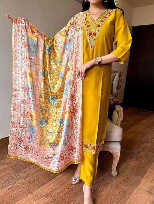 women embroidered three quarter sleeve kurta pant with dupatta set - 22011204 - Very Small Image - 1