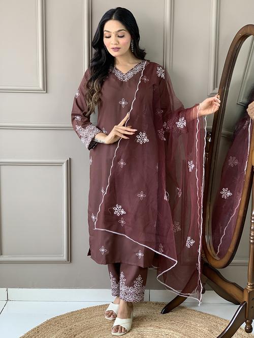 women embroidered three quarter sleeve kurta pant with dupatta set - 22011244 - Very Small Image - 1