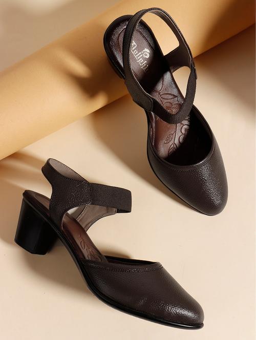 women solid back strap sandal - 22013336 - Very Small Image - 1