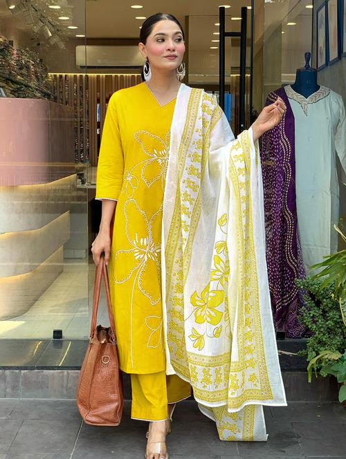 women embroidered three quarter sleeve kurta pant with dupatta set - 22014118 - Very Small Image - 1