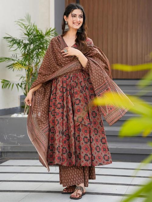 women three quarter sleeve kurta palazzo with dupatta set - 22057671 - Very Small Image - 1