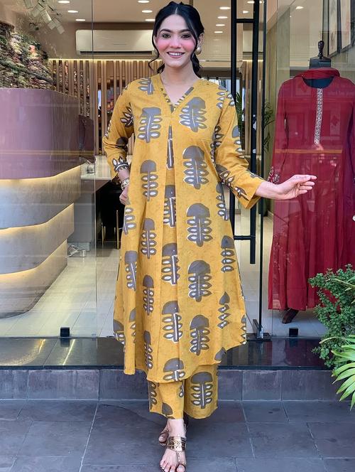 women printed three quarter sleeve kurta palazzo set - 22062847 - Very Small Image - 1