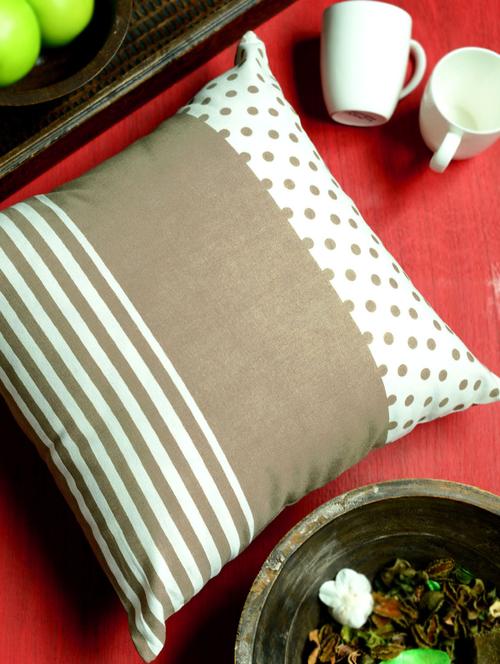 classic beige printed cushion cover - 22937 - Very Small Image - 1