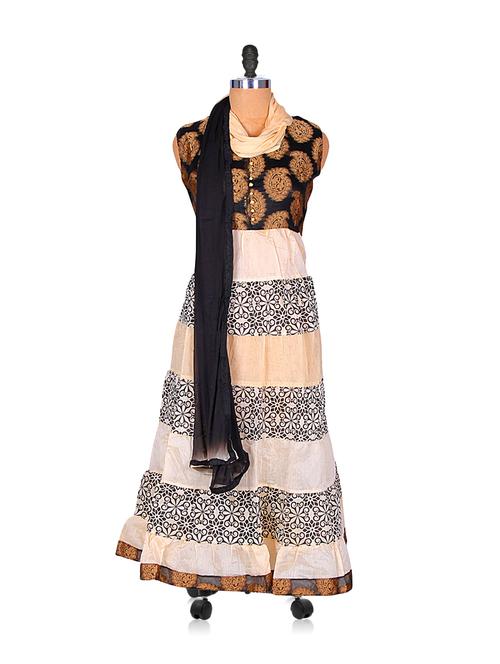 Elegant Anarkali In Floral Cotton - 74406 - Very Small Image - 1