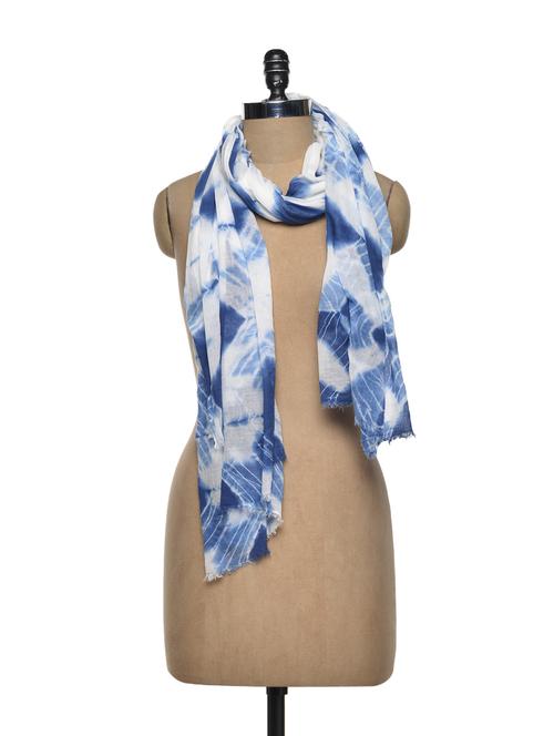 blue and white ikat effect stole - 77503 - Very Small Image - 1