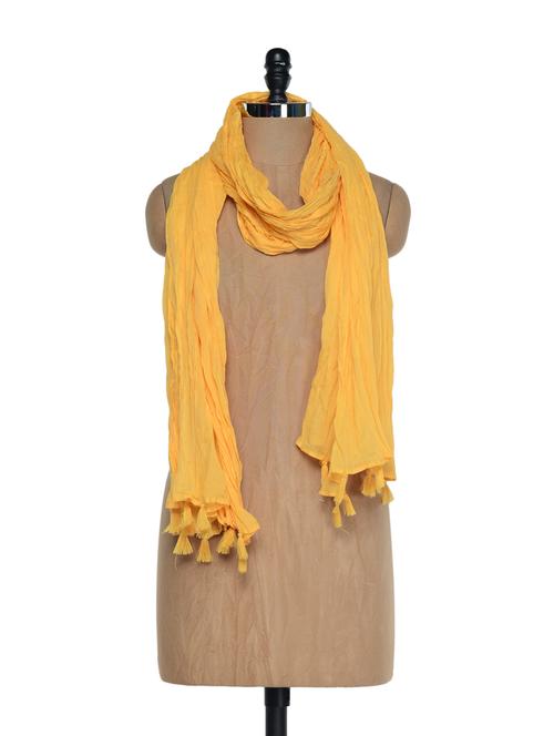 crushed yellow dupatta with tassels - 897367 - Very Small Image - 1