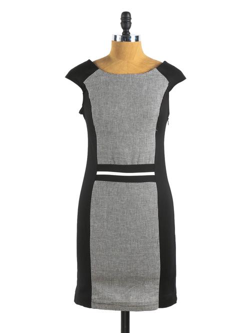 Black houndstooth patterned monochrome dress - 931767 - Very Small Image - 1