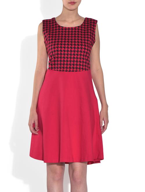 red printed dress - 9546778 - Very Small Image - 1