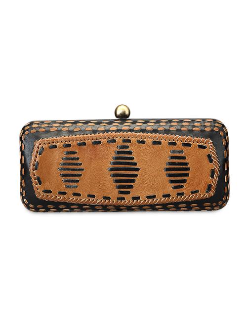 black leather weave designed clutch - 9612899 - Very Small Image - 1