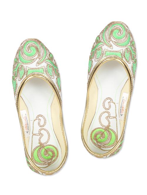 green Canvas Embroidery jutis - 9843434 - Very Small Image - 1