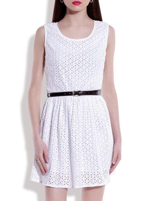 white cotton embroidered sleeveless dress - 9961590 - Very Small Image - 1