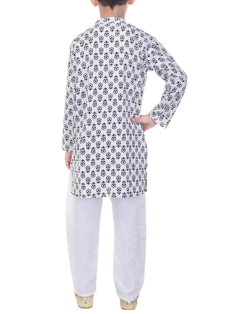 white cotton kurta set - 14428929 - Zoom Image - 2