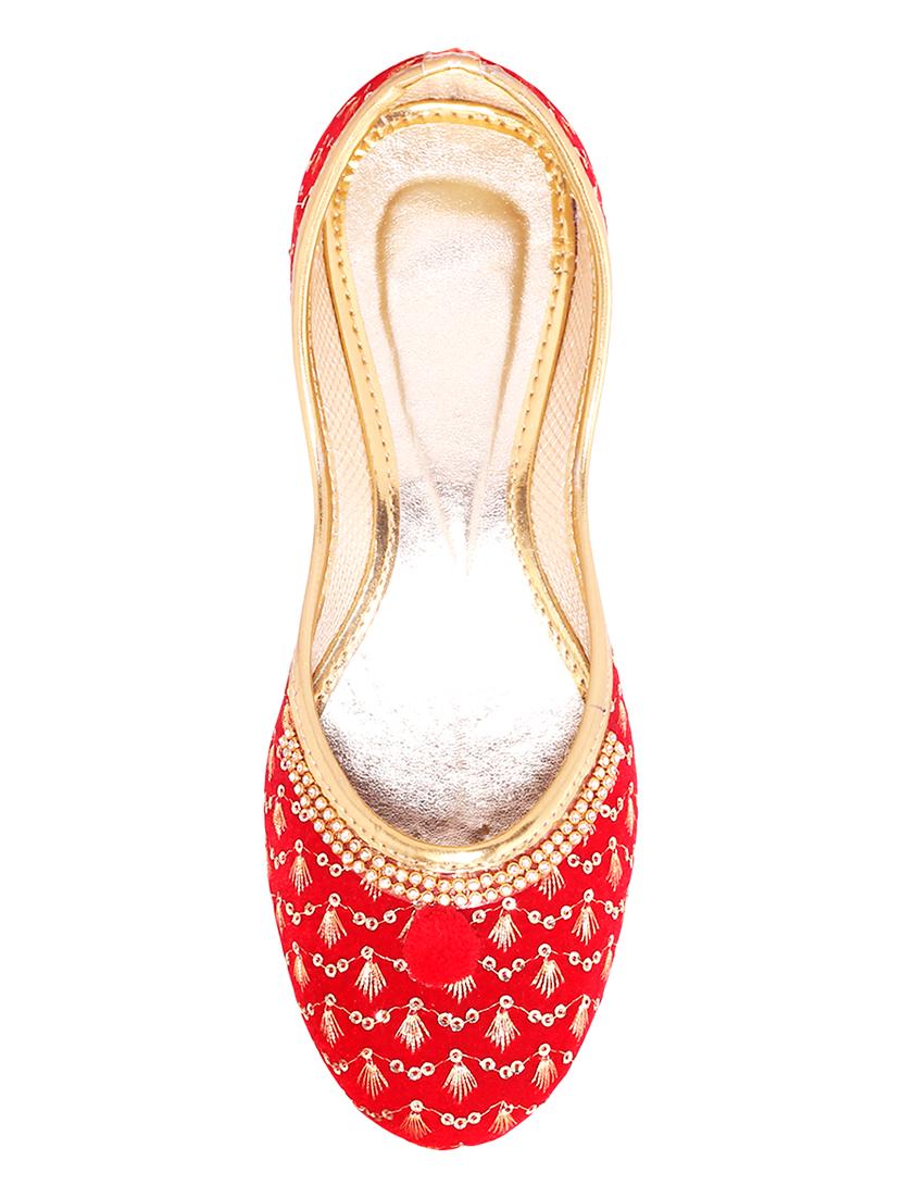 red slip on jutis - 14882783 - Standard Image - 3