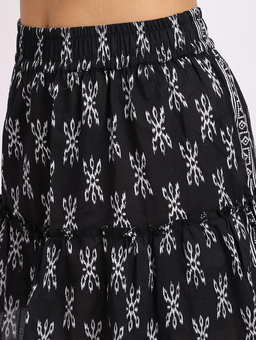 mid rise floral flared skirt - 18386224 - Standard Image - 4