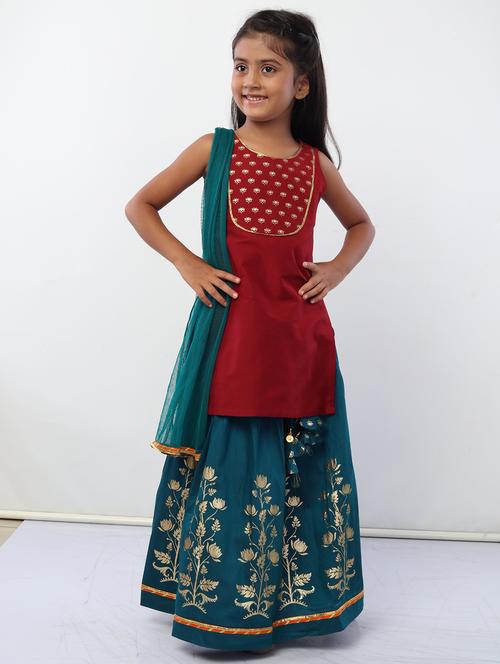 girls maroon foil print kurta skirt set with dupatta - 18445834 - Very Small Image - 1