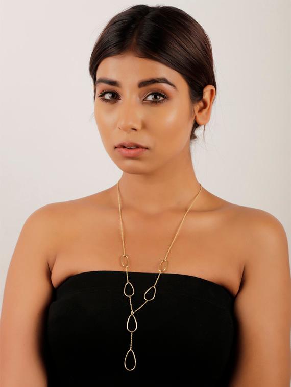 style statement gold necklace - 18449927 - Standard Image - 2