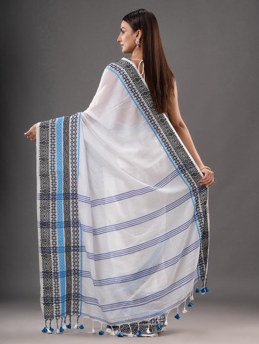 women's self design white colored saree - 20266919 - Zoom Image - 3