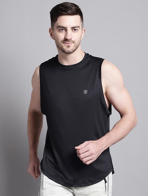 men black round neck t-shirt - 20757333 - Very Small Image - 1