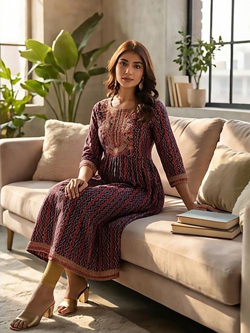 Women Printed Three Quarter Sleeve Kurta - 21043826 - Very Small Image - 1