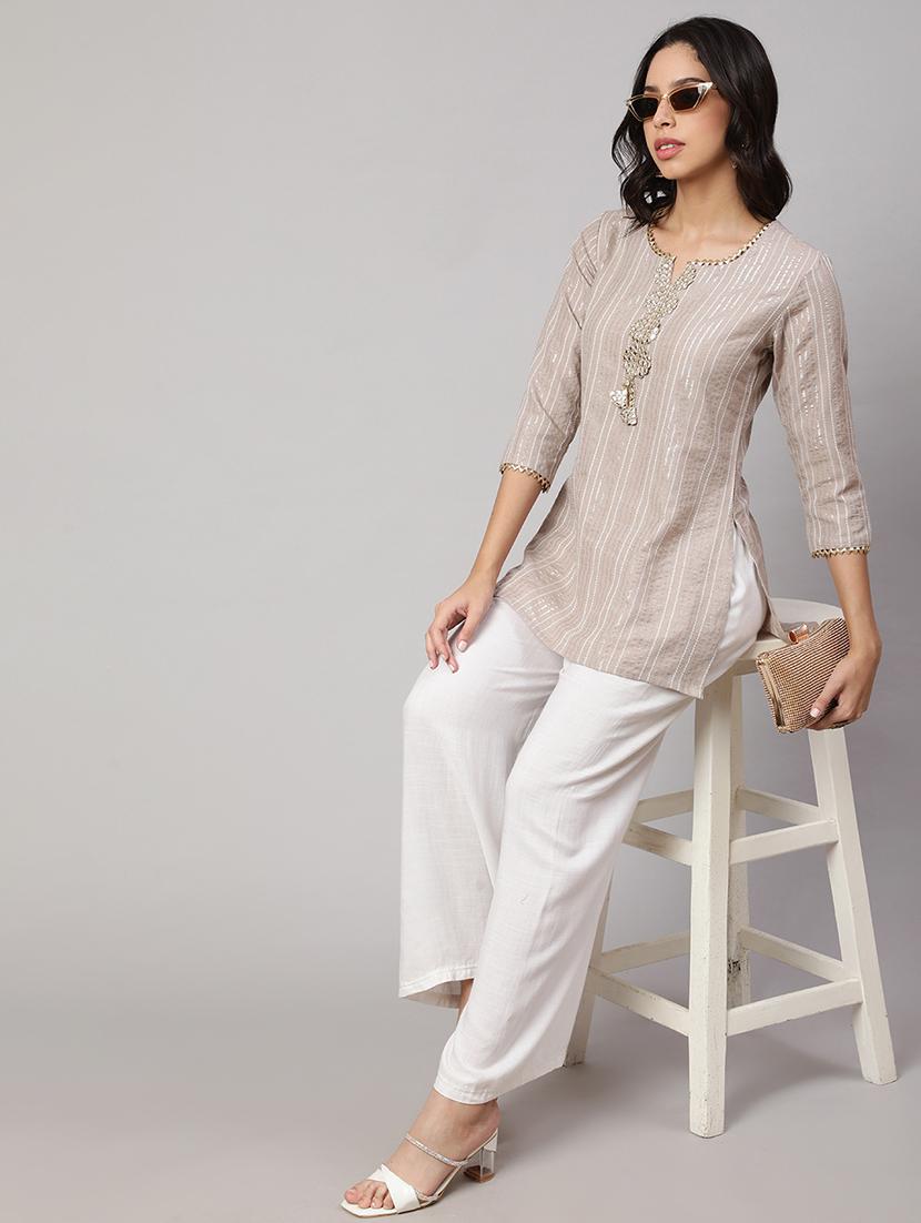 women three quarter sleeve notch neck kurti - 21103091 - Zoom Image - 4