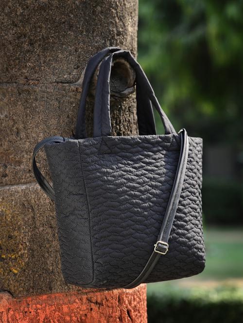 women quilted handbag  - 21391424 - Very Small Image - 1