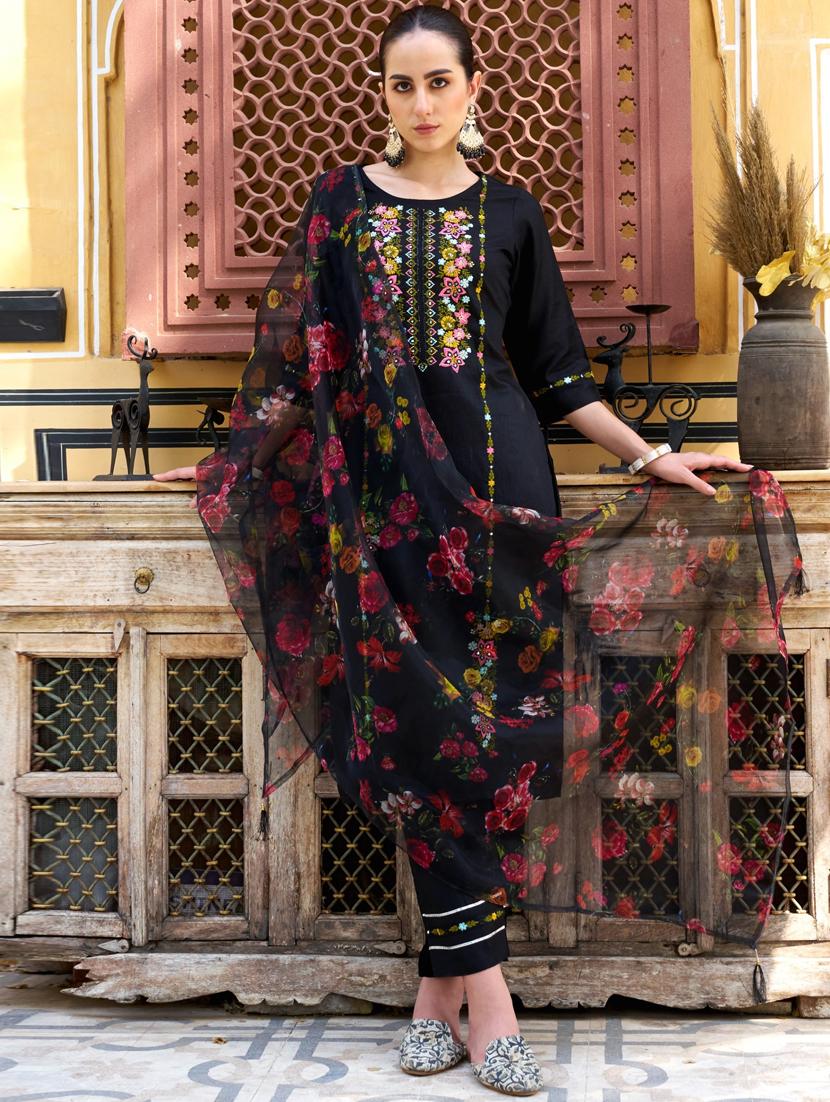 women black kurta dupatta set - 21450966 - Zoom Image - 0