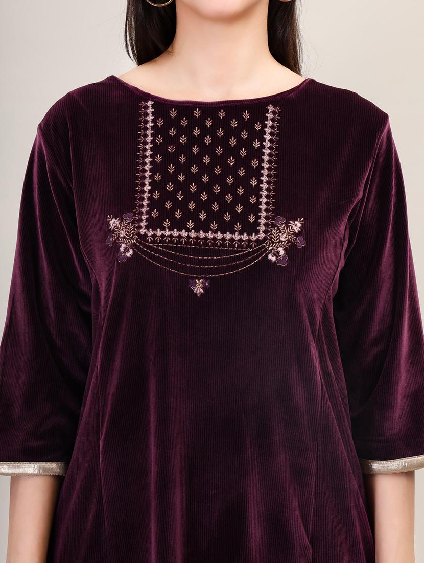 women embroidered velvet kurta pant set - 21473477 - Zoom Image - 4