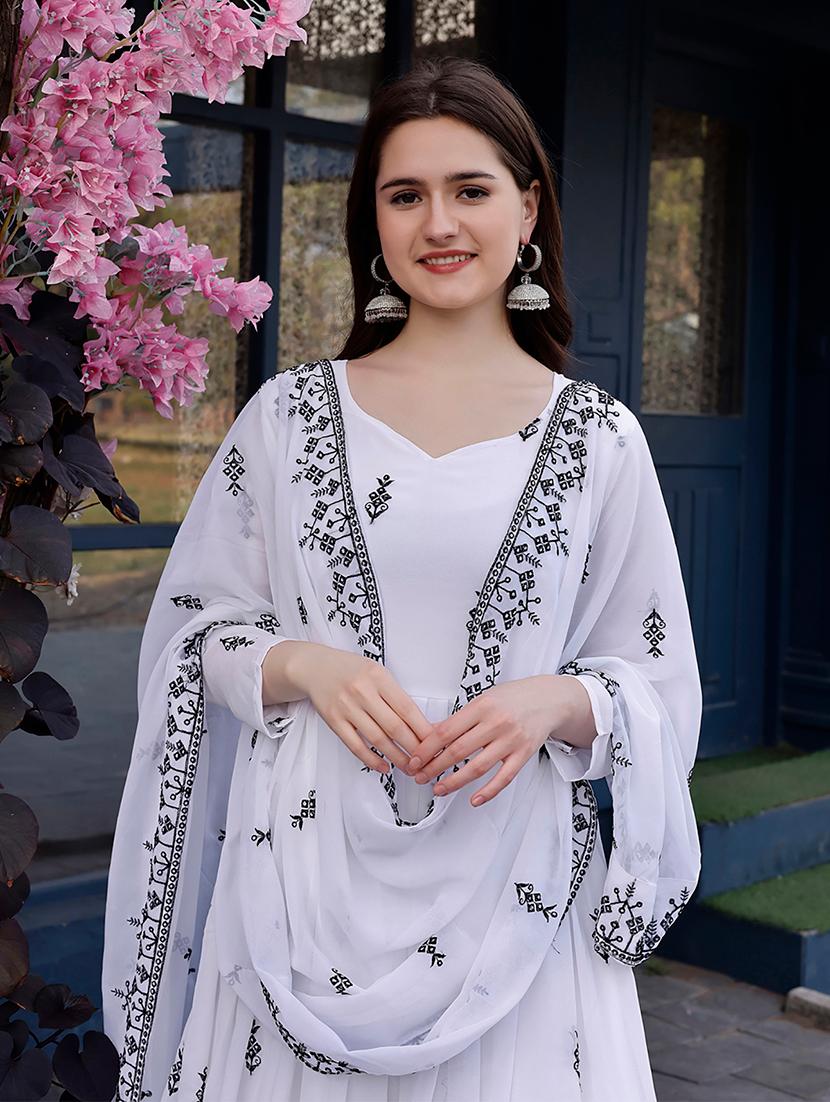women embroidered kurta dupatta set - 21483644 - Zoom Image - 4