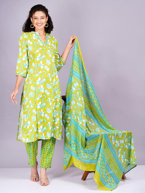 women three quarter sleeve kurta pant with dupatta set - 21530009 - Standard Image - 0
