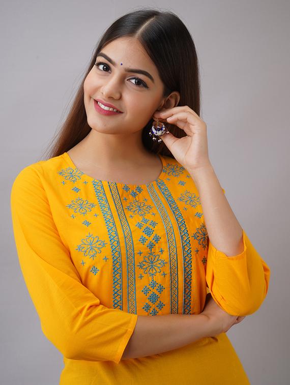 women yoke embroidered straight kurta - 21561805 - Standard Image - 4