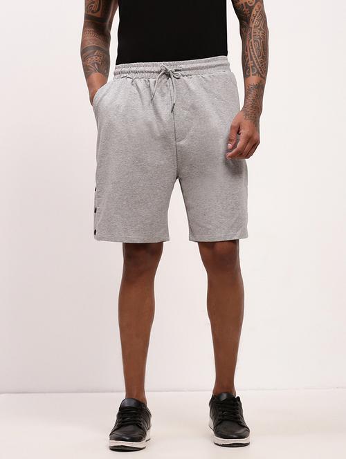 men solid mid rise regular fit shorts - 21696093 - Very Small Image - 1