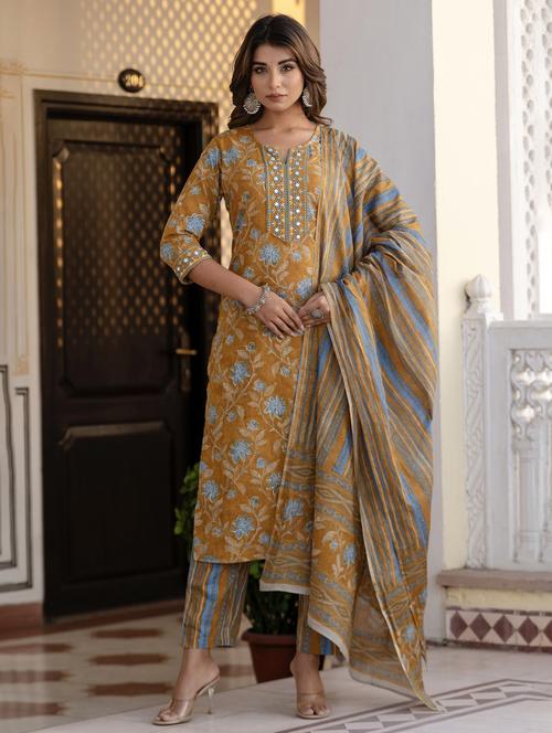 women three quarter sleeve kurta pant with dupatta set - 21785571 - Very Small Image - 1