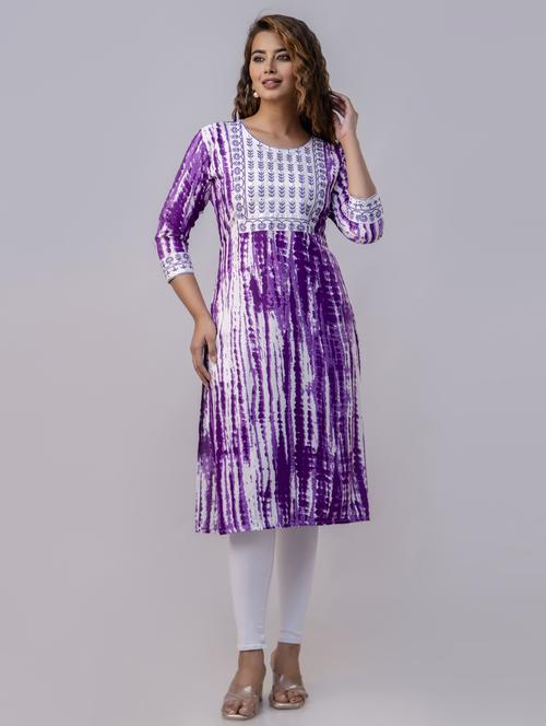 Women Three Quarter Sleeve Straight Kurta - 21965087 - Very Small Image - 1