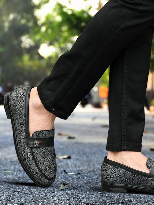 men printed slip on loafer - 21966222 - Very Small Image - 1