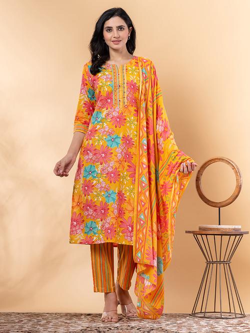 women three quarter sleeve kurta and pant with dupatta  - 22058306 - Very Small Image - 1