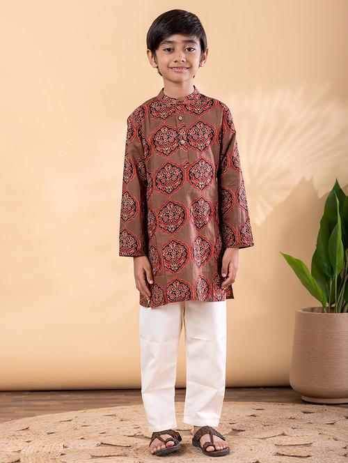 Boys Printed Mandarin Neck Kurta Pyjama Set - 22092347 - Very Small Image - 1