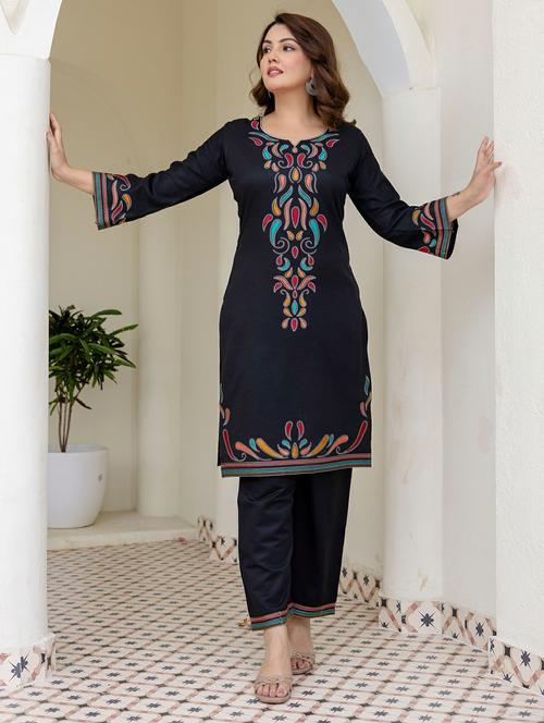 women embroidered long sleeve straight woolen kurta - 22174173 - Very Small Image - 1