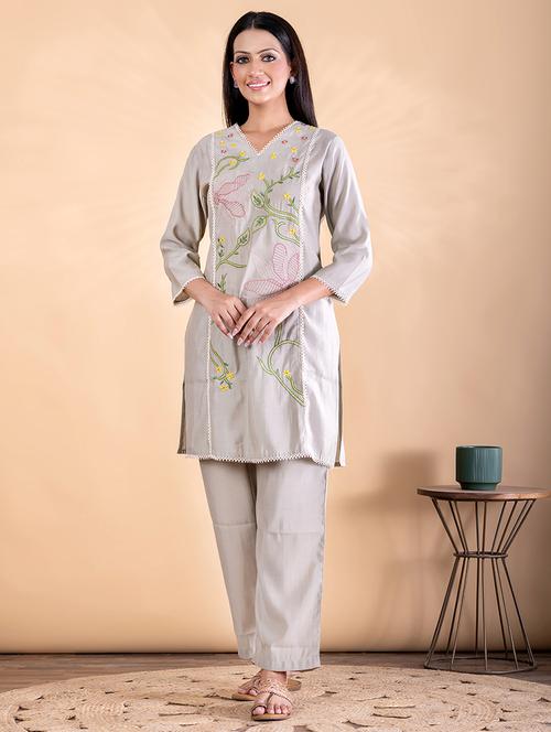 Women Solid With Work Three Quarter Sleeve Kurta Pant Set - 22187534 - Very Small Image - 1