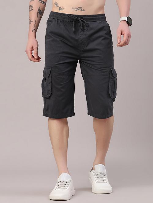 Men Solid Mid Rise Three Fourth Cargo Shorts - 22218190 - Very Small Image - 1