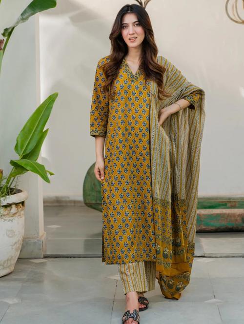 women floral three quarter sleeve kurta pant with dupatta set - 22282121 - Very Small Image - 1