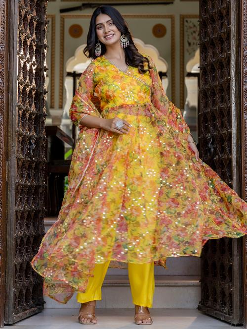 women floral three quarter sleeve kurta pant with dupatta set - 22303178 - Very Small Image - 1