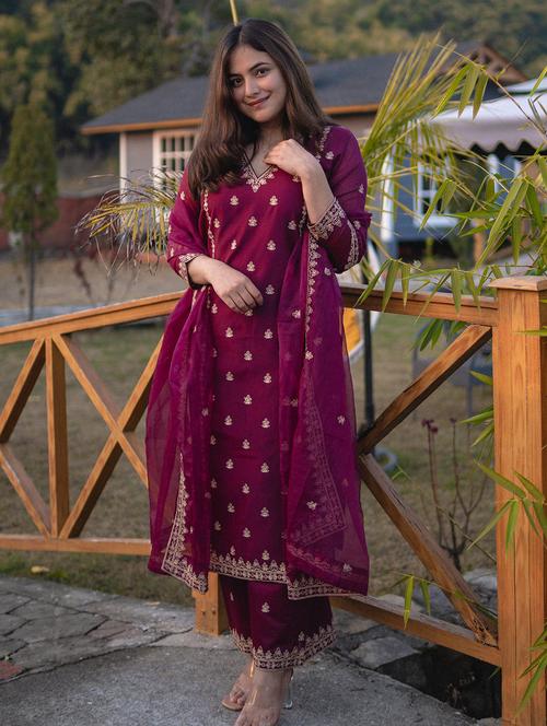 women embroidered three quarter sleeves kurta pant set with dupatta - 22471830 - Very Small Image - 1