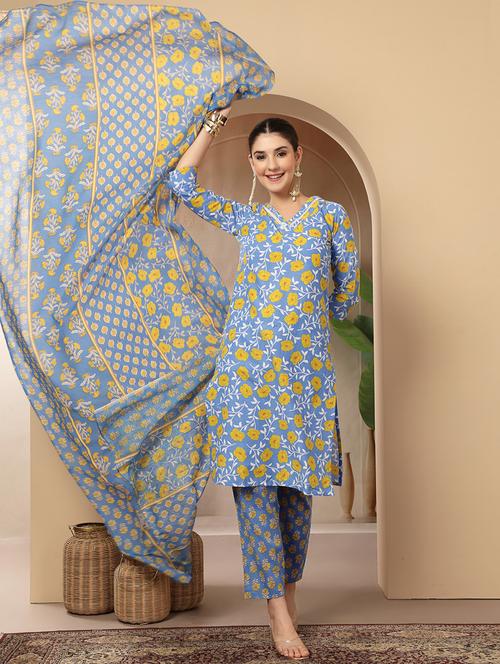 women printed v neck kurta and pant set with dupatta - 22513833 - Very Small Image - 1