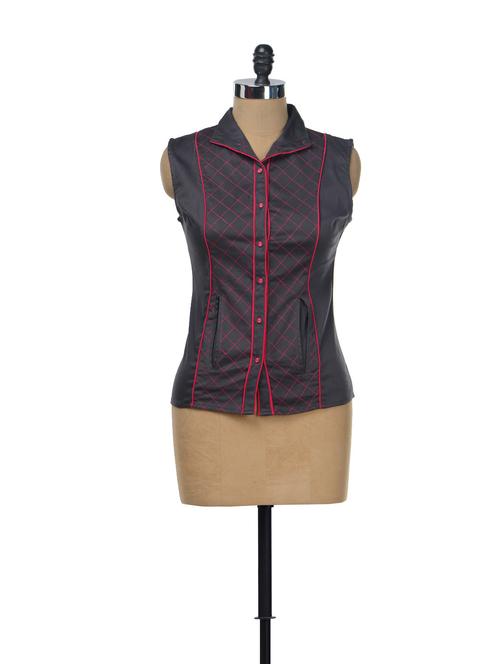 buttoned high neck waistcoat - 42290 - Very Small Image - 1