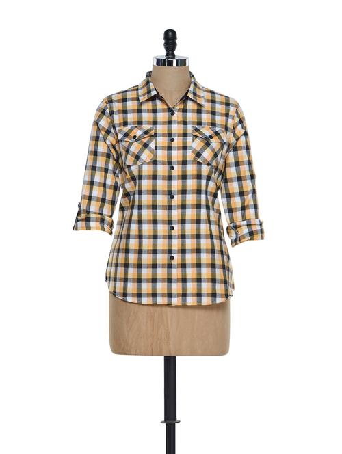 orange and black checkered prints roll-up sleeved cotton shirt - 895280 - Very Small Image - 1