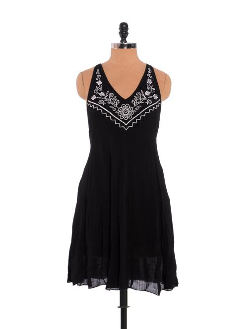 floral embroidered black dress with stylish back - 906092 - Very Small Image - 1